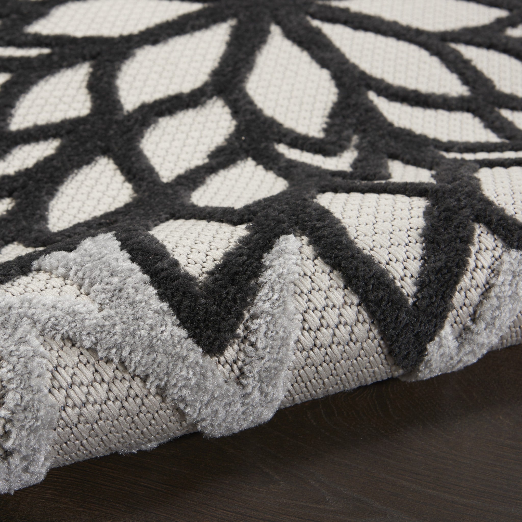 4’ x 6’ Black Gray White Indoor Outdoor Area Rug-2