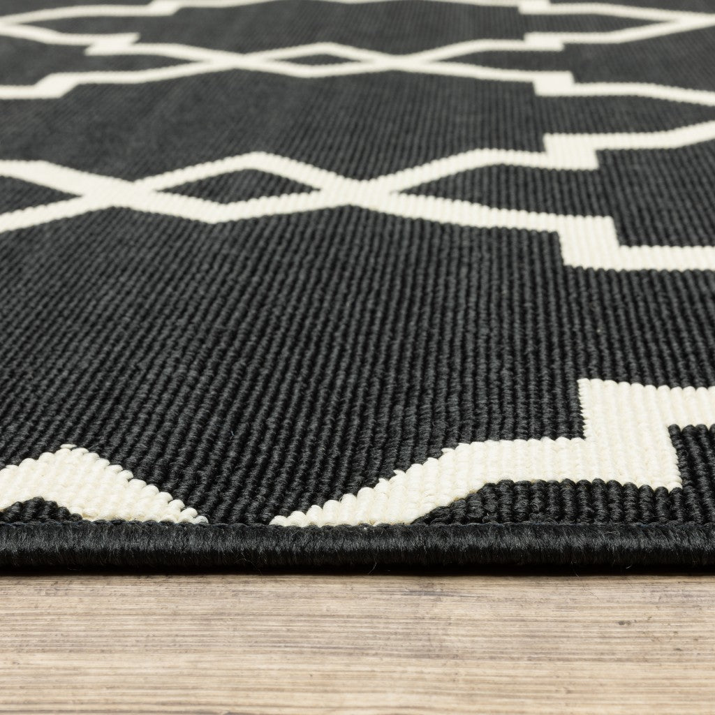 5’x8’ Black and Ivory Trellis Indoor Outdoor Area Rug-3
