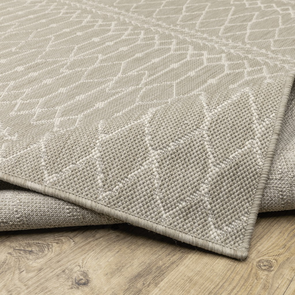 7’x9’ Gray and Ivory Geometric Indoor Outdoor Area Rug-4